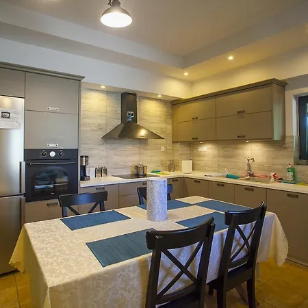 Hotel Elafos Salakos