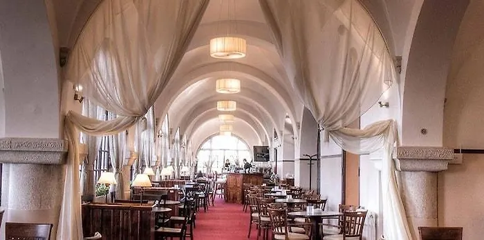 厄拉佛斯酒店 酒店