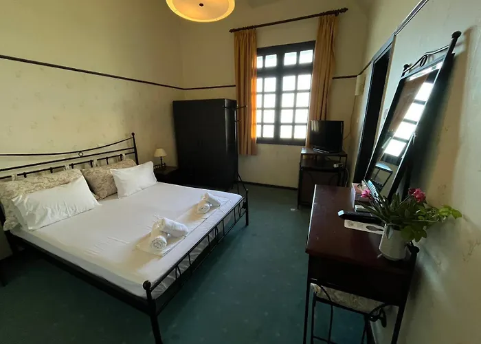 厄拉佛斯酒店 3* Sálakos