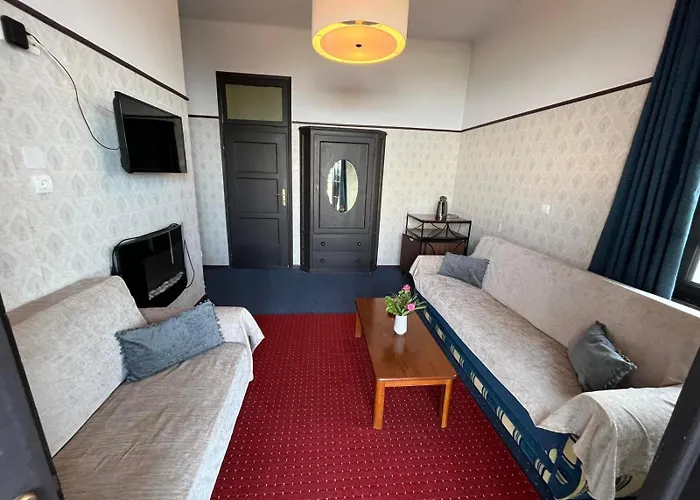 厄拉佛斯酒店 酒店 Sálakos