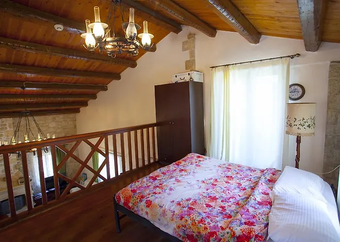 厄拉佛斯酒店 Sálakos