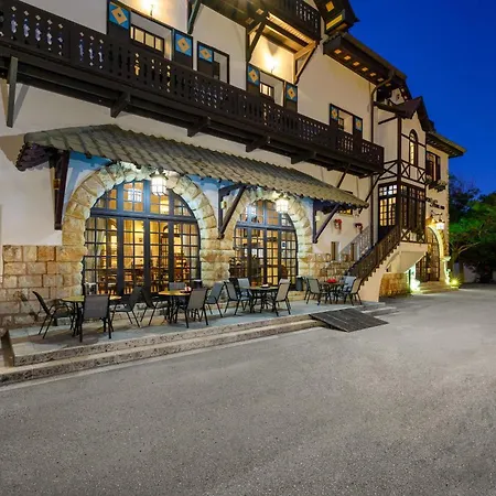 Elafos Hotell Sálakos