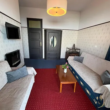 Elafos Hotell Sálakos